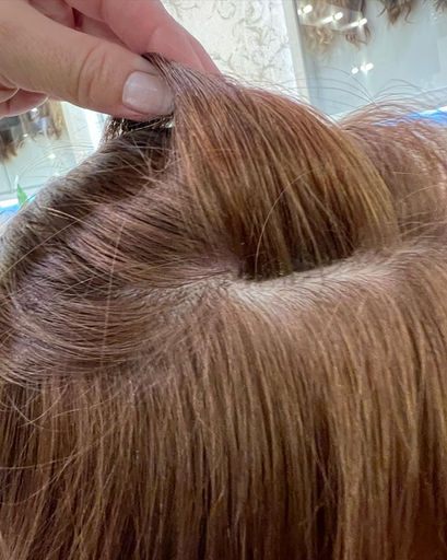 Cabelo finalizado com brilho intenso e movimento natural após a técnica de megahair